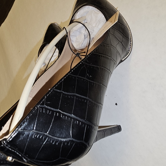 BCBG Black Croc Patterned Shoes with Silver Trim - Picture 5 of 7